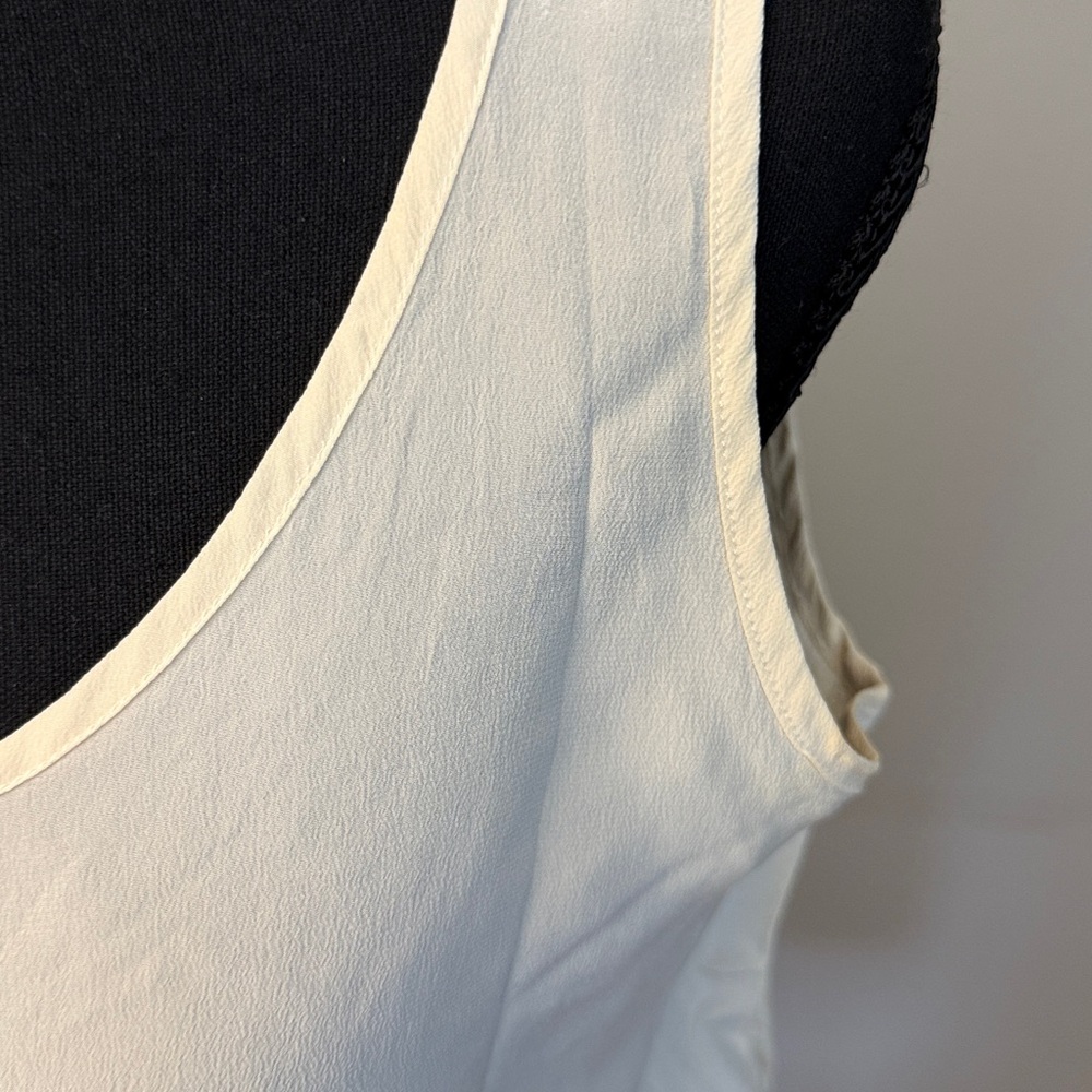 Clio 100% Silk Ivory Sleeveless Tank Top Scoop Neck Blouse. Size M - Picture 3 of 6